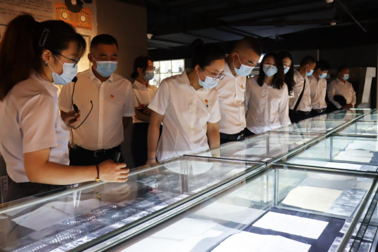 交通产业k8凯发-交服公司召开“强化廉洁意识 筑牢思想防线”思廉日主题活动